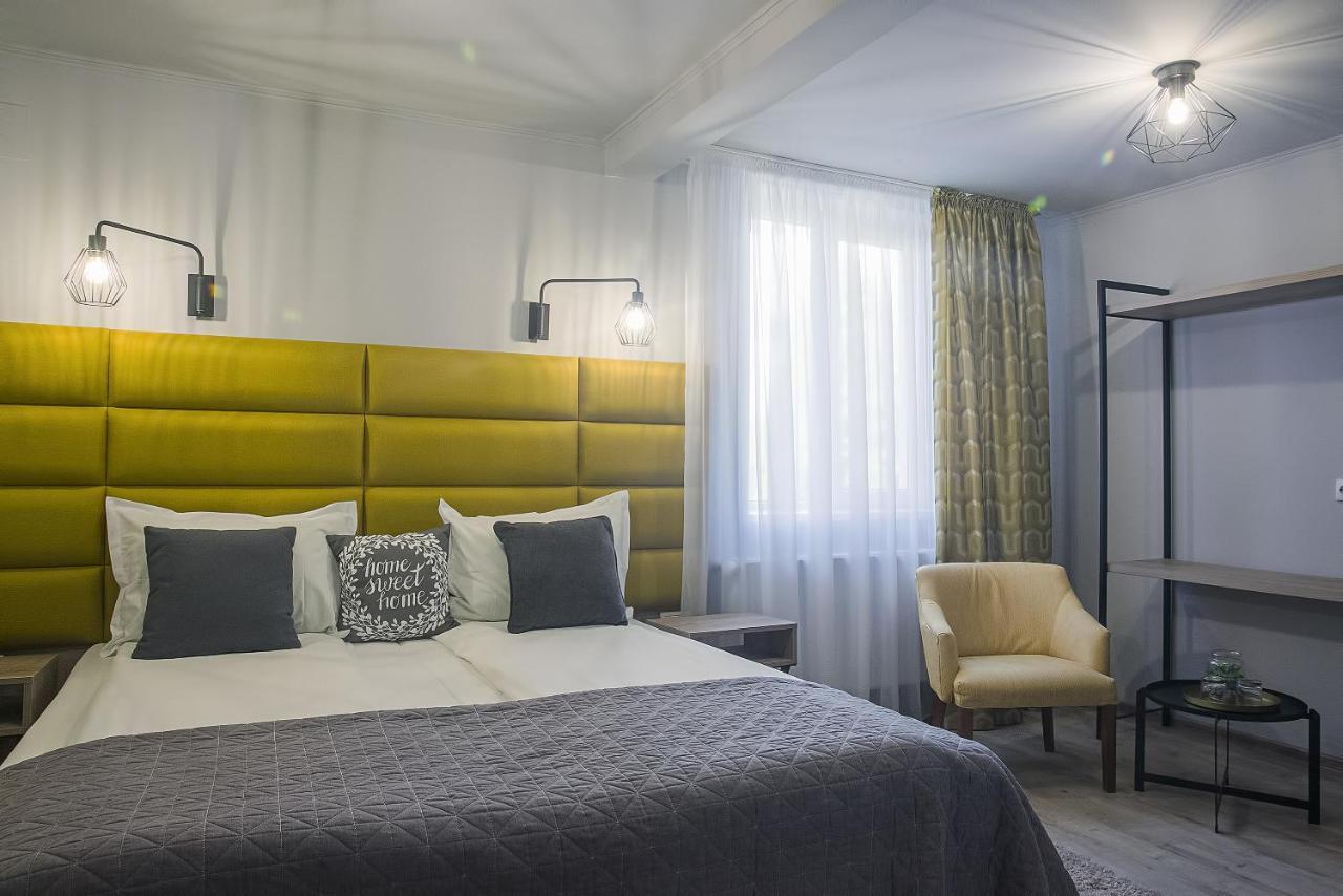 Готель Corvin House Хунедоара Екстер'єр фото